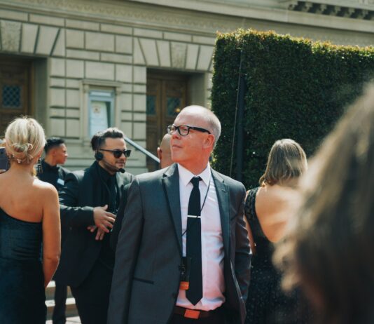 Bunte und aufregende Welt der Promis – Neuigkeiten, Klatsch und Tratsch Promi