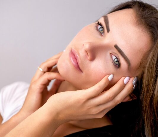 Glatte, frische Haut dank Oxyface, Hydrafacial oder Hollywood Peel glatte Haut