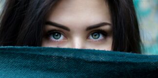 Strahlender Blick und neues Selbstbewusstsein: Wie eine Lidstraffung das Leben verändert Augenlid