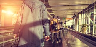 Wenn der Flug nicht startet, startet dein Anspruch – Fluggastrechte verständlich erklärt warten am Flughafen