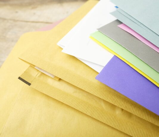 Schreiben statt tippen: Darum sollte man Stift und Papier weiterhin verwenden Akten