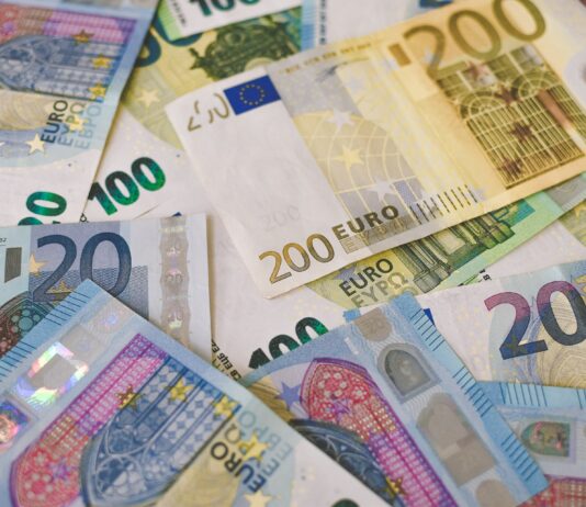 Die beliebtesten Zahlungsmittel in Deutschland: Wird Bargeld immer unwichtiger? Geld