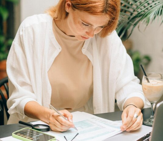 Digitale Finanzwelt 2025 – Bezahlt, bewertet, verwaltet Finanzen