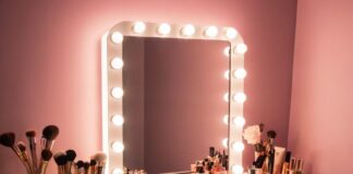 Schminktisch mit Spiegel und Licht: Der perfekte Ort für Ihr Make-up-Ritual Schminktisch mit Spiegel und Licht: Der perfekte Ort für Ihr Make-up-Ritual