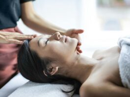 Entspannung neu definiert: Wenn die Wellnessliege dich fühlen lässt, nicht du sie Wellness