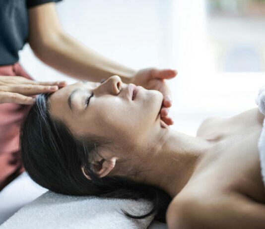 Entspannung neu definiert: Wenn die Wellnessliege dich fühlen lässt, nicht du sie Wellness